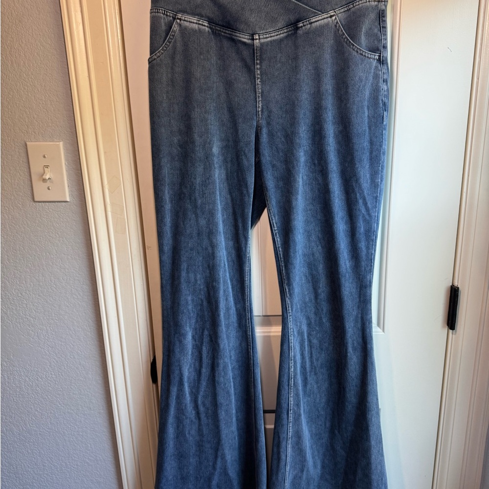 Halara flared jeans (L)